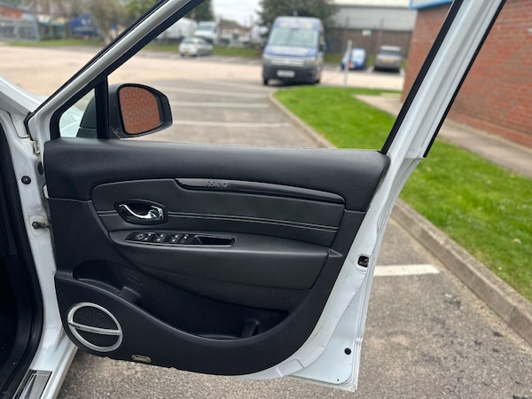 Used Renault Grand Scenic 2012 for sale - 76200372: Photo 26
