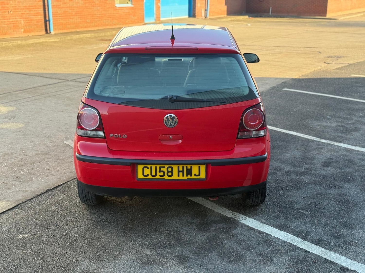 Used Volkswagen Polo 2009 for sale - 77082052: Photo 2