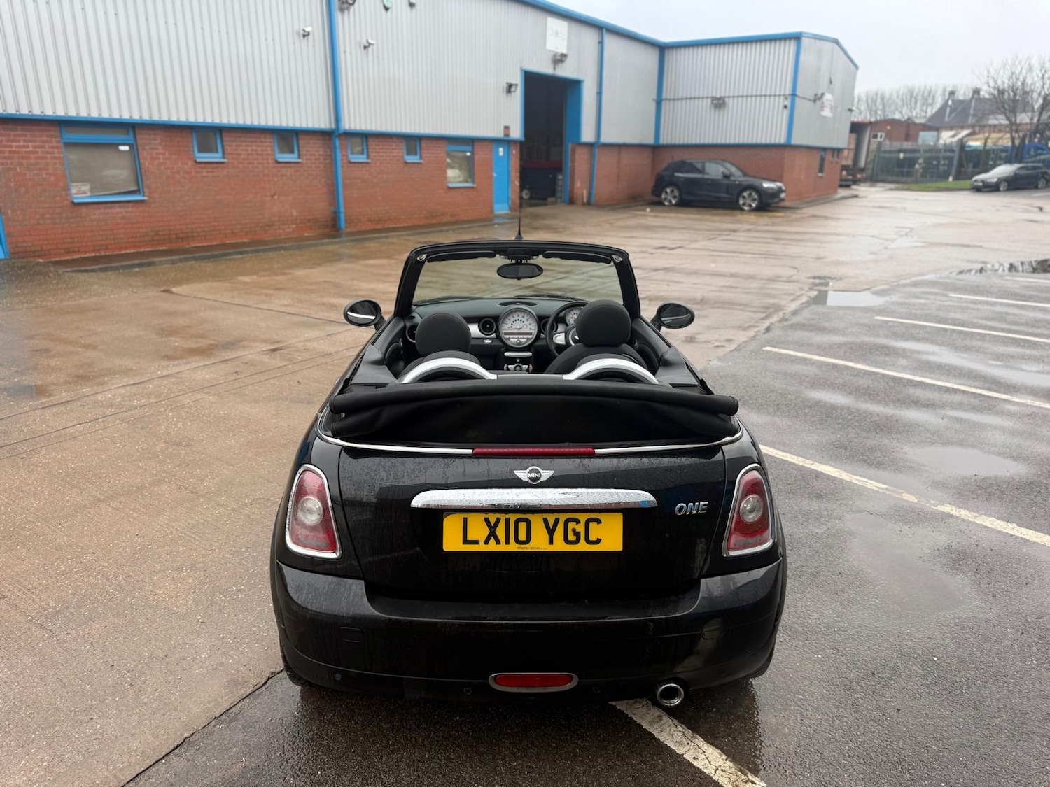Used MINI Convertible 2010 for sale - 77523576: Photo 2