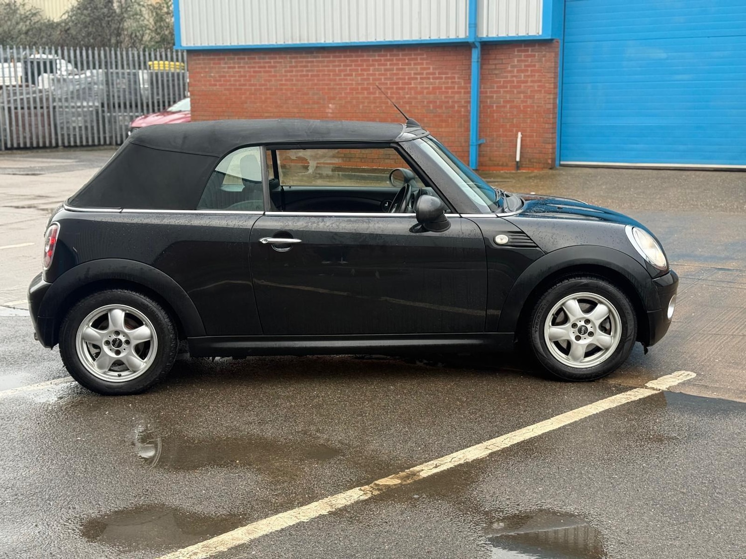 Used MINI Convertible 2010 for sale - 77523576: Photo 22