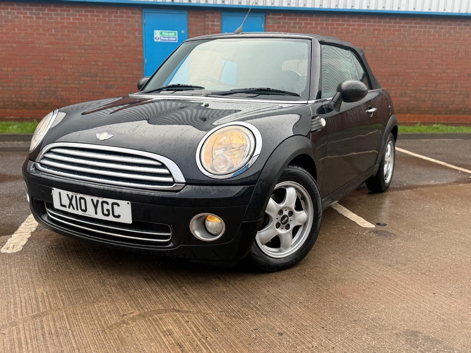 Used MINI Convertible 2010 for sale - 77523576: Photo 4