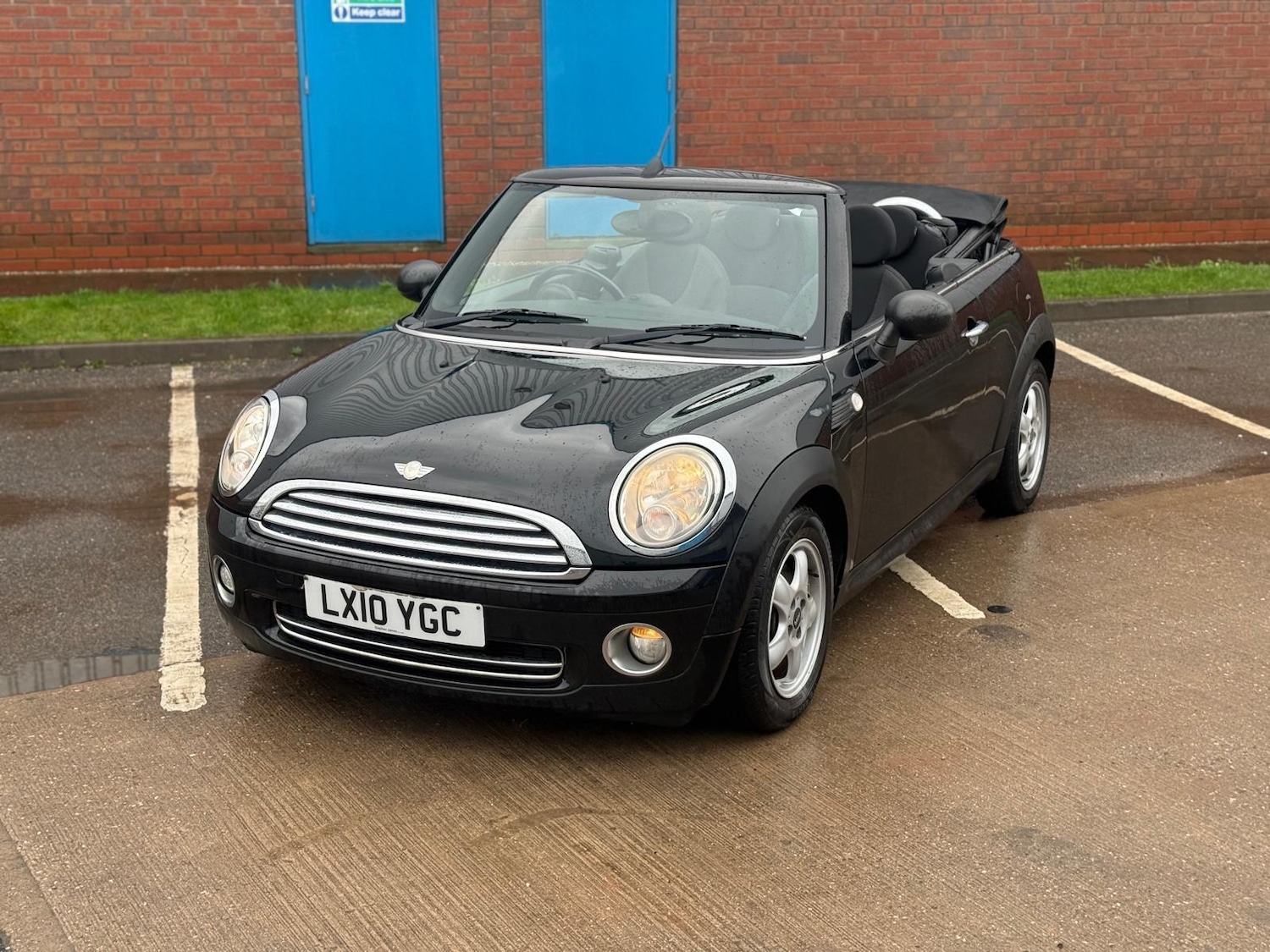 Used MINI Convertible 2010 for sale - 77523576: Photo 8