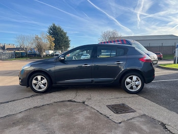 Used Renault Megane 2010 for sale - 76715020: Photo
