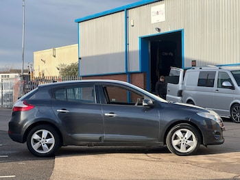 Used Renault Megane 2010 for sale - 76715020: Photo