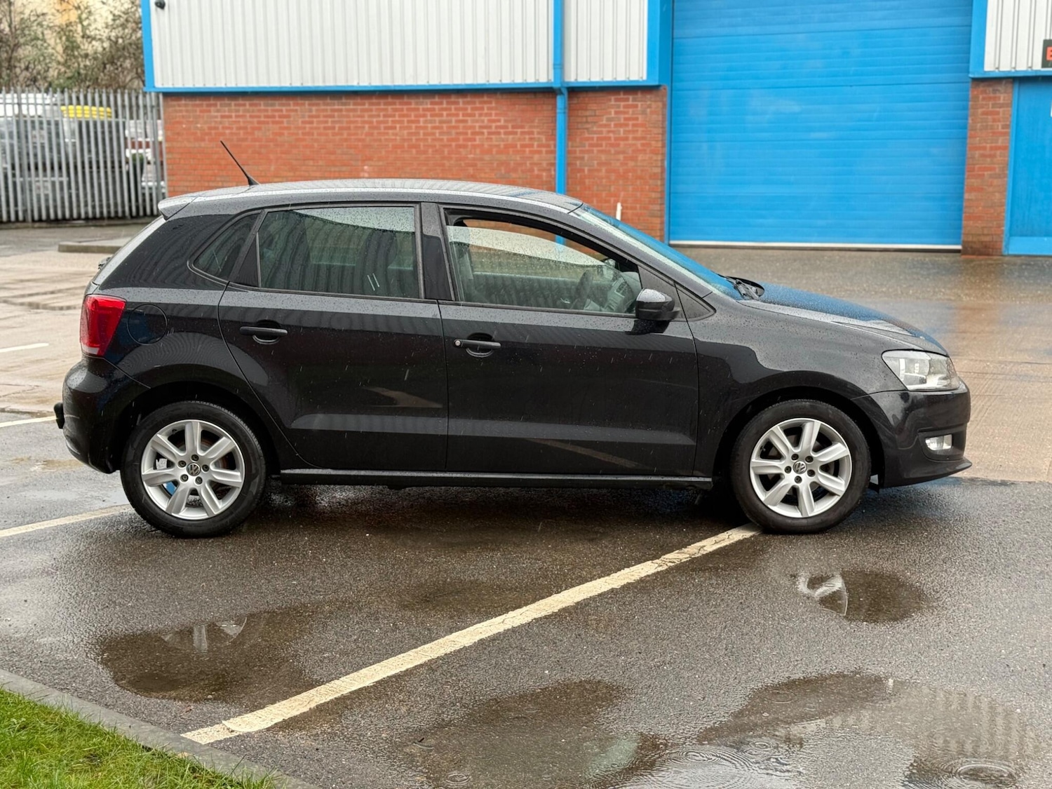 Used Volkswagen Polo 2012 for sale - 77479292: Photo 2