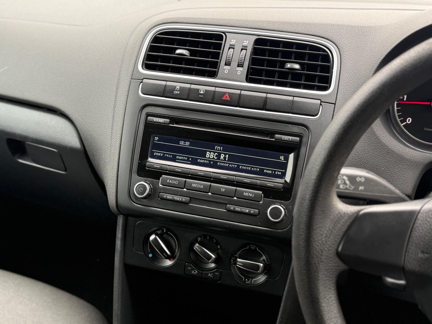 Used Volkswagen Polo 2012 for sale - 77479292: Photo 32