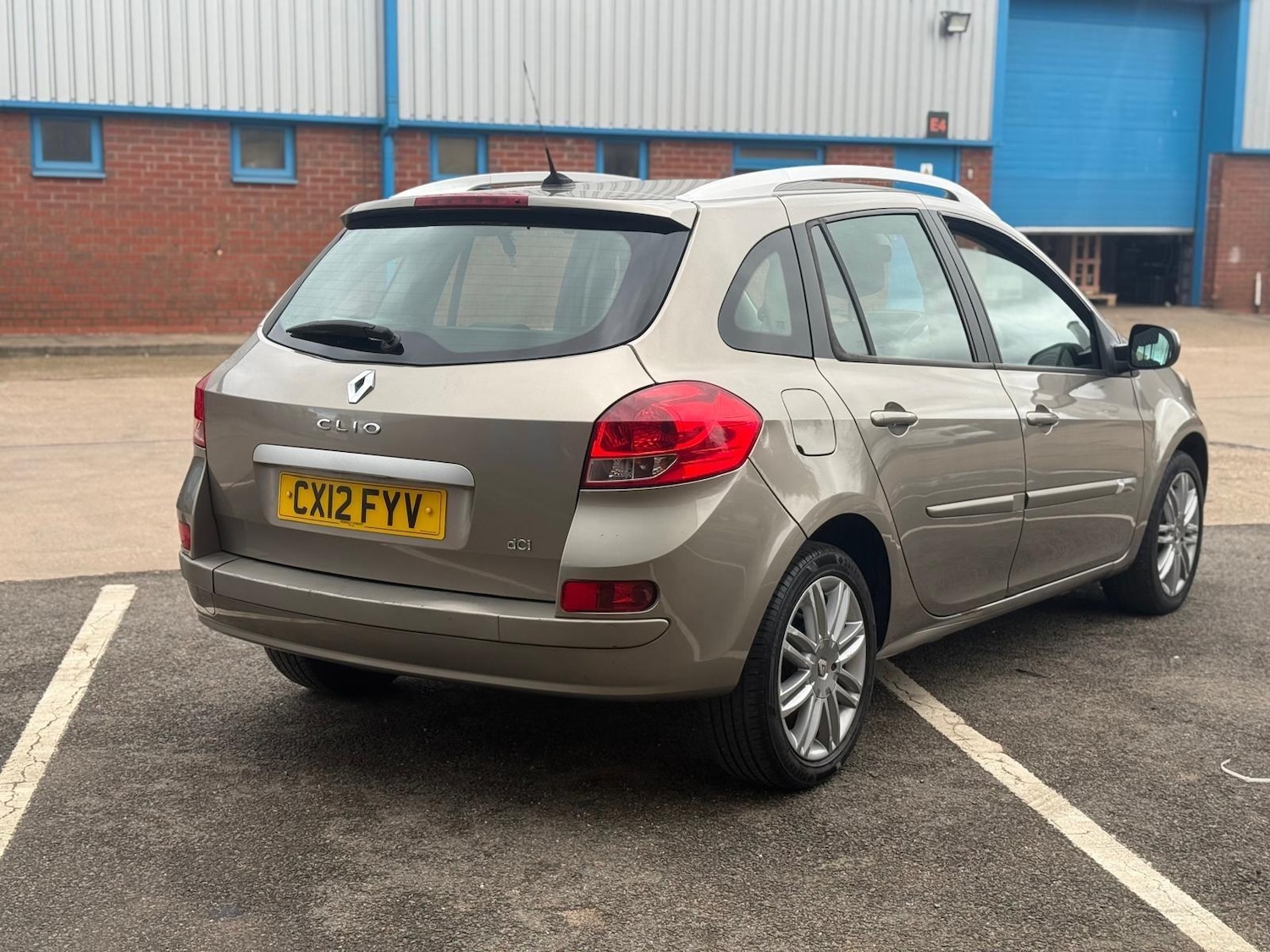 Used Renault Clio 2012 for sale - 76632747: Photo 12