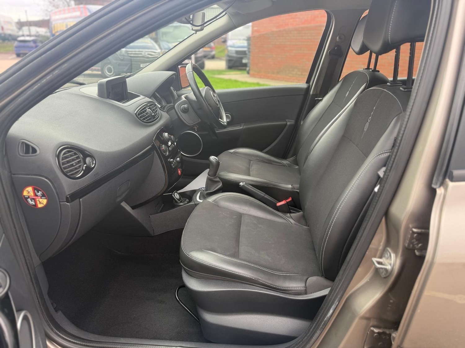 Used Renault Clio 2012 for sale - 76632747: Photo 13