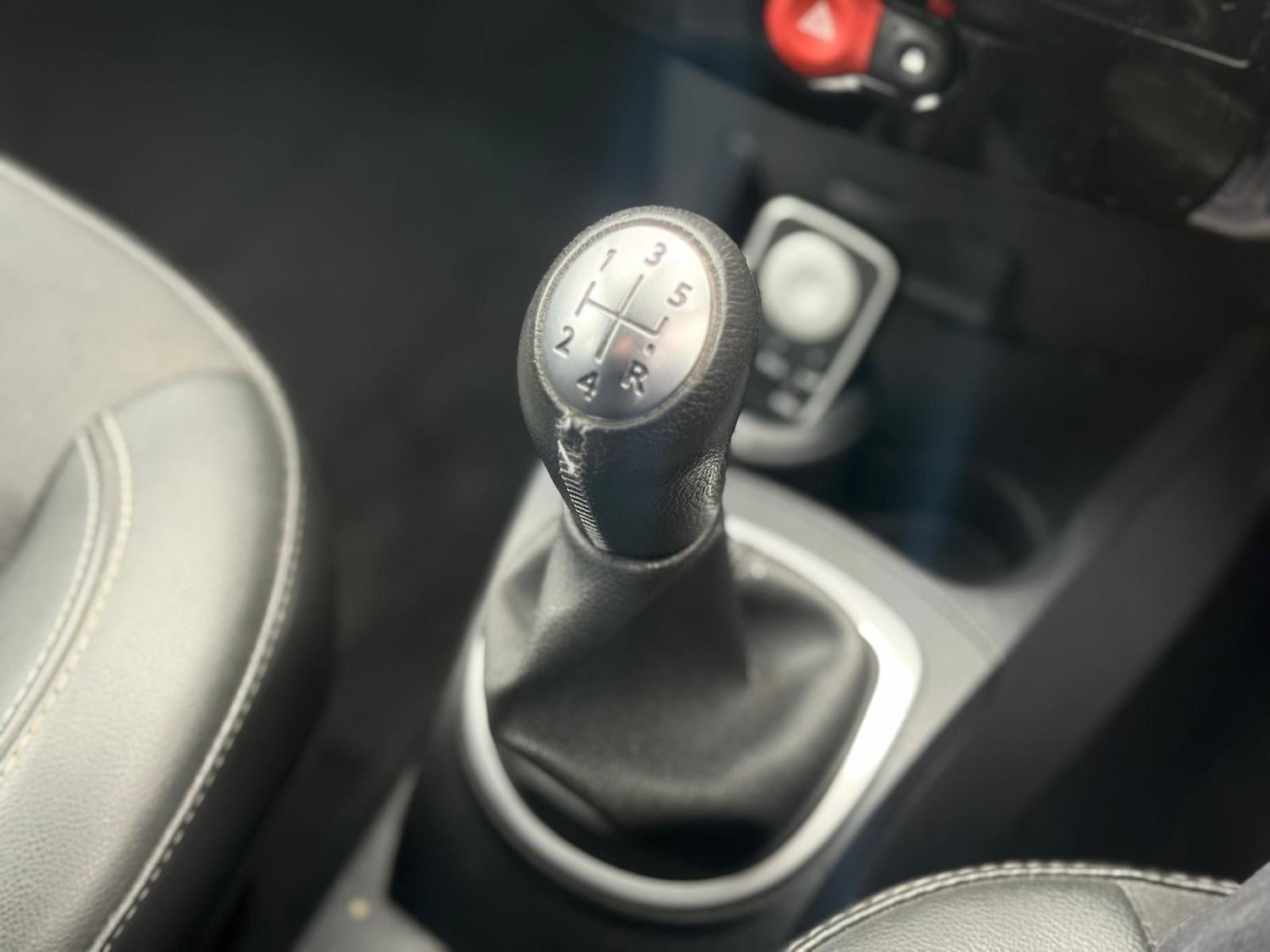 Used Renault Clio 2012 for sale - 76632747: Photo 16