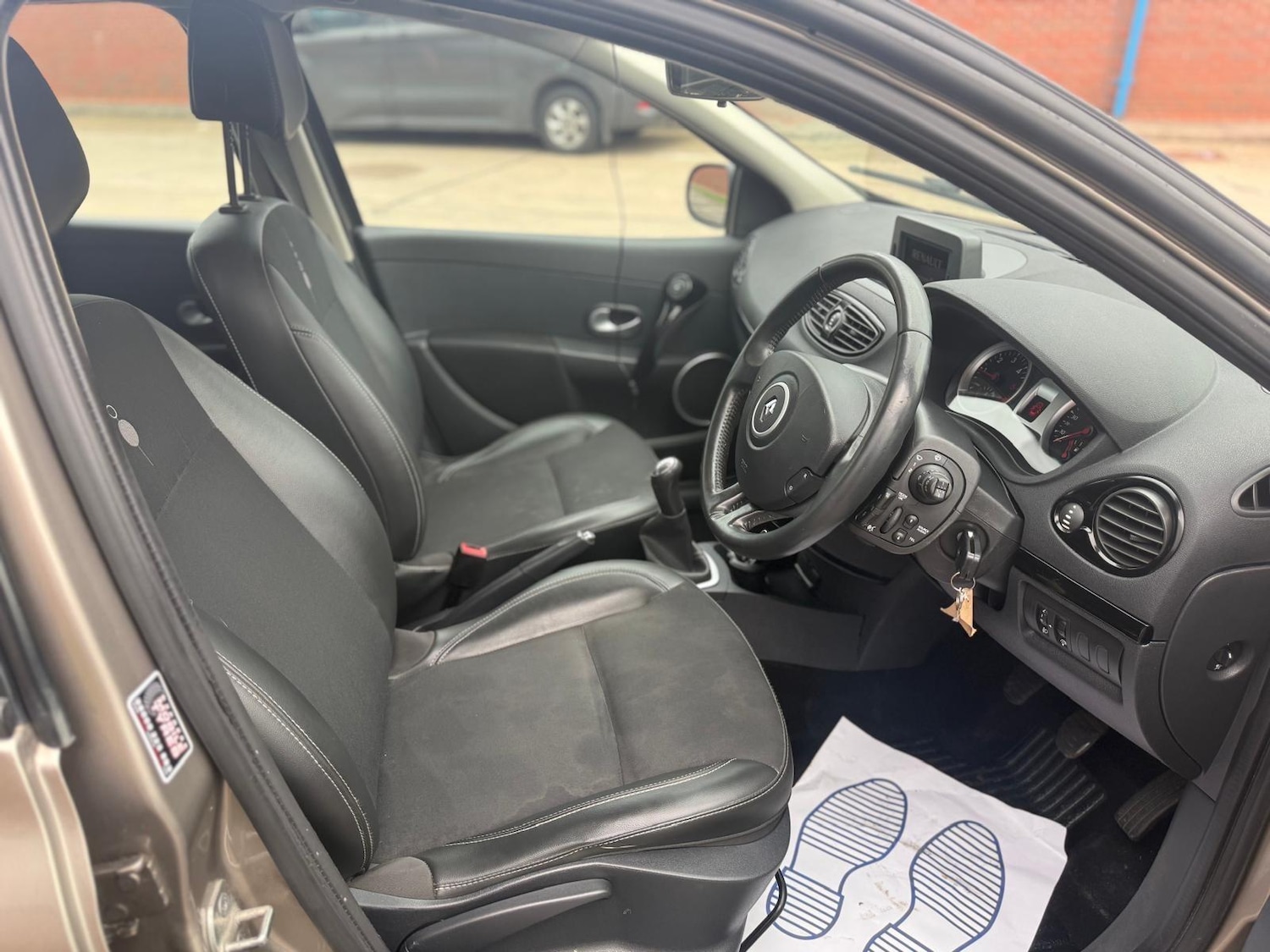 Used Renault Clio 2012 for sale - 76632747: Photo 25