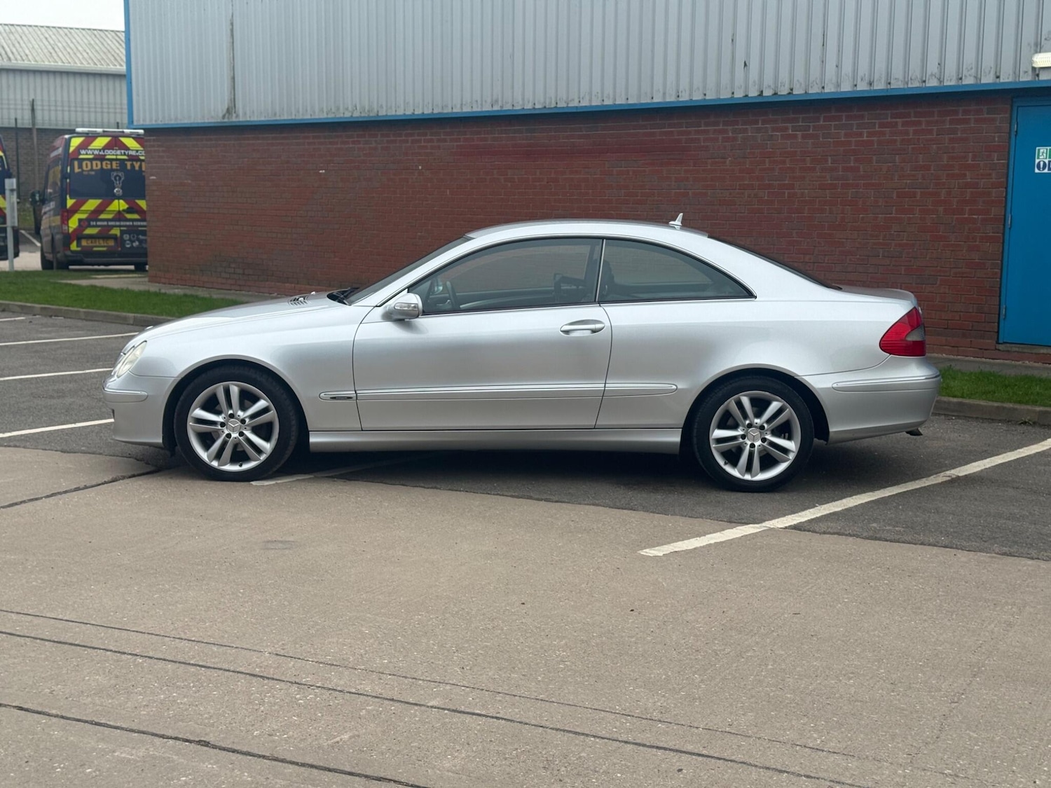 Used Mercedes-Benz CLK 2007 for sale - 77331037: Photo 4
