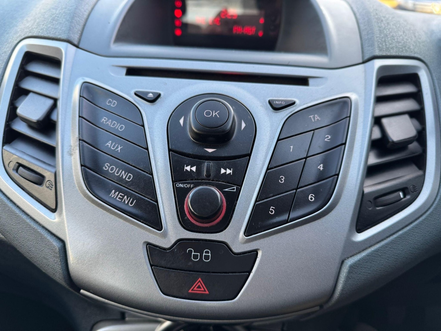 Used Ford Fiesta 2011 for sale - 76742703: Photo 21