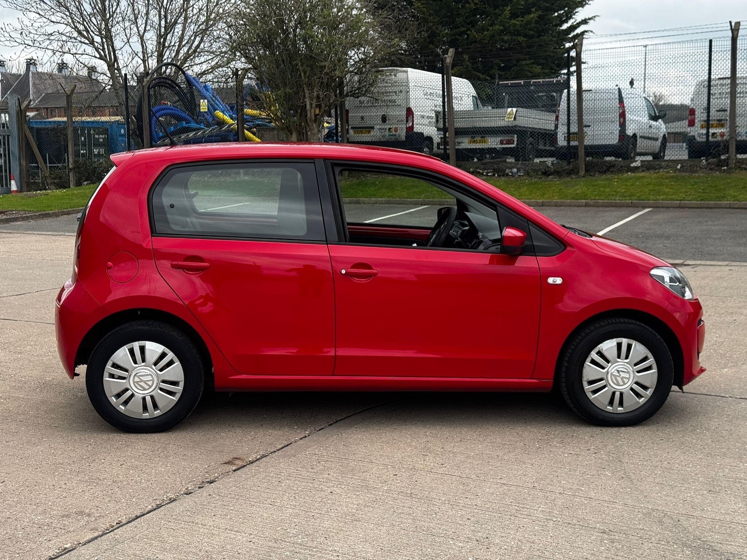 Used Volkswagen up! 2013 for sale - 78086696: Photo 3