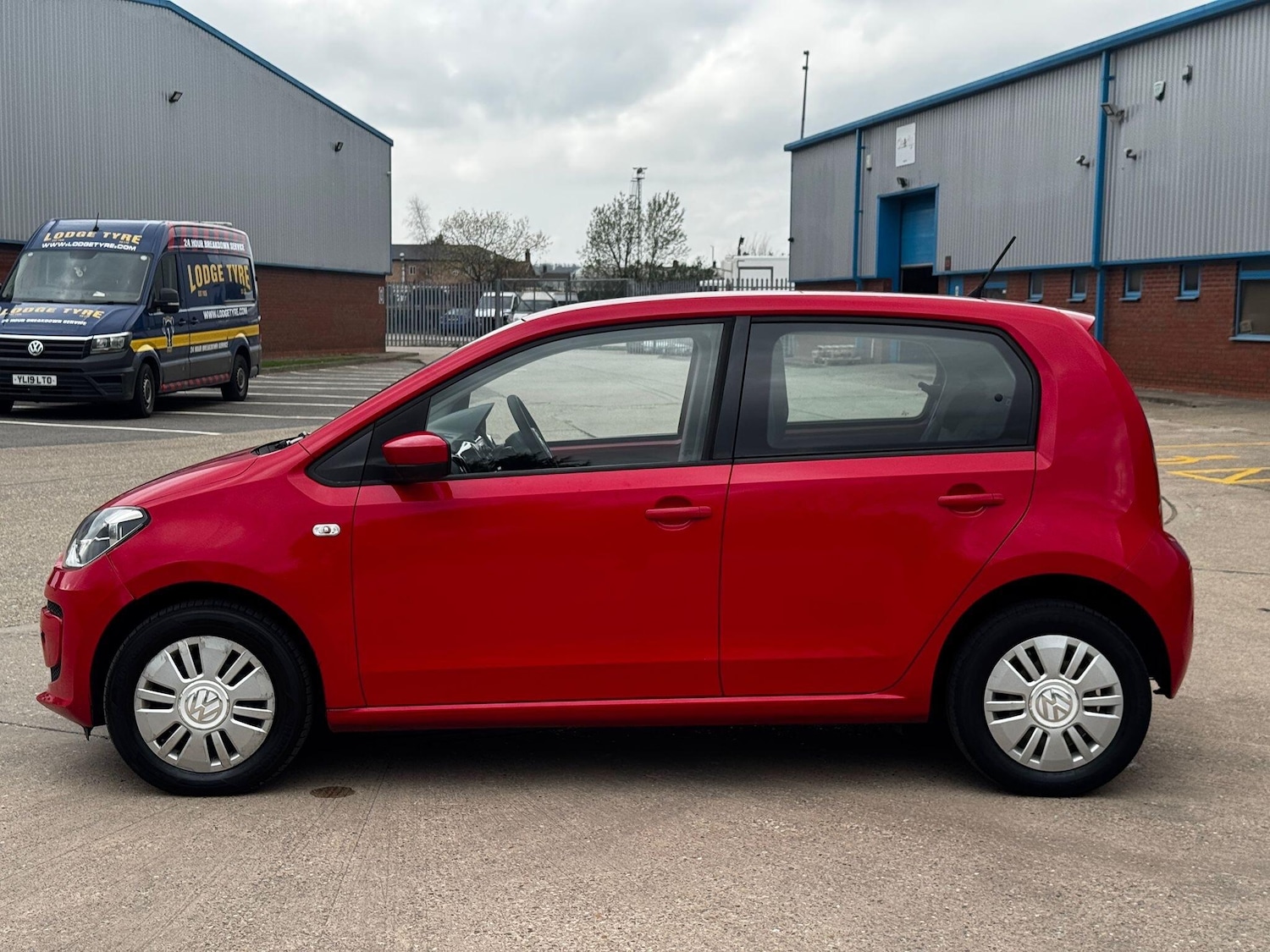 Used Volkswagen up! 2013 for sale - 78086696: Photo 4