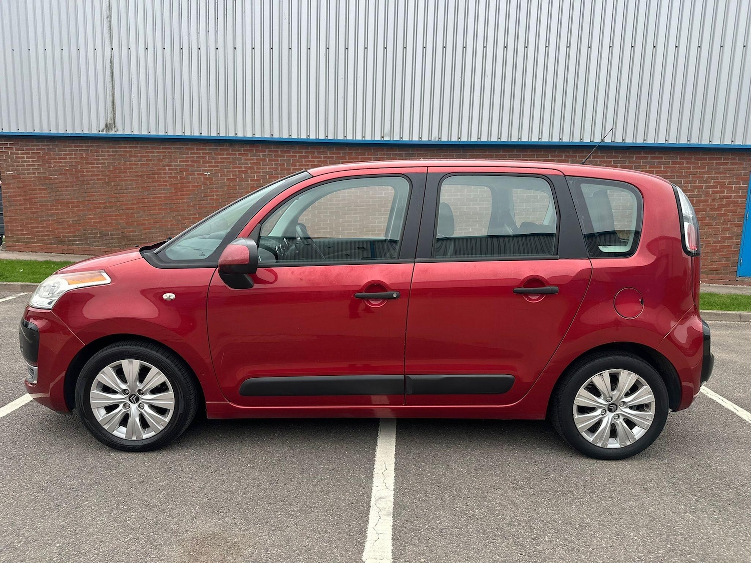 Used Citroen C3 Picasso 2009 for sale - 76251423: Photo 3