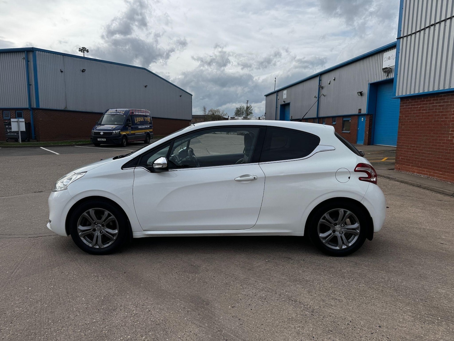 Used Peugeot 208 for sale - 78128207: Photo 3