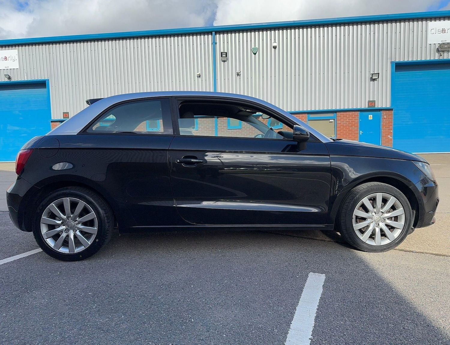 Used Audi A1 2011 for sale - 77637382: Photo 3