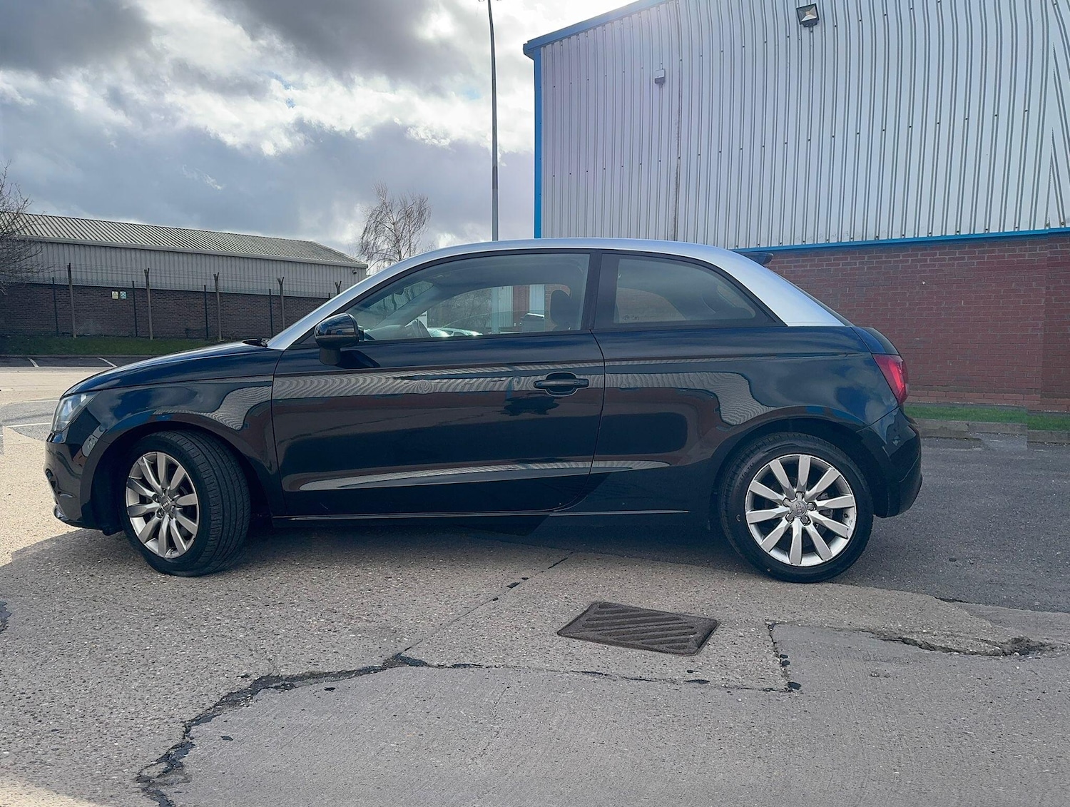 Used Audi A1 2011 for sale - 77637382: Photo 4