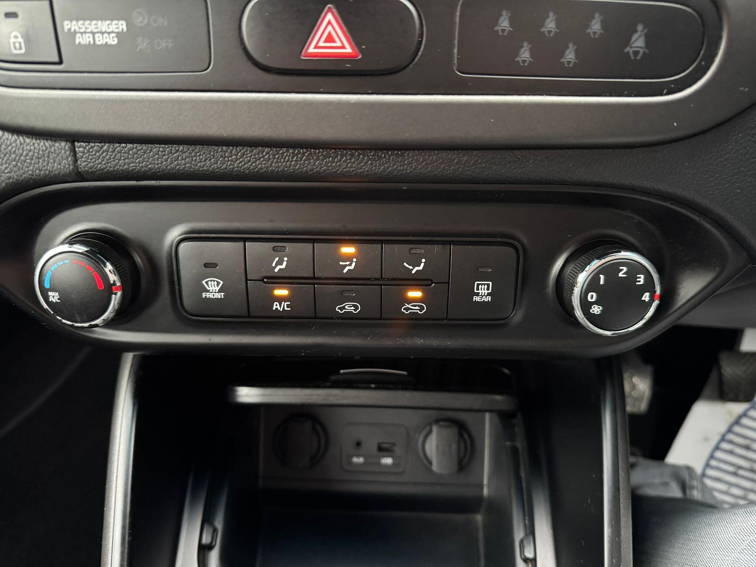 Used Kia Carens 2013 for sale - 76997096: Photo 24