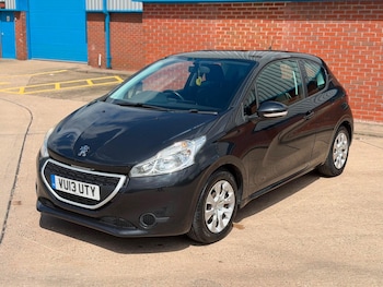 Used Peugeot 208 2013 for sale - 79601374: Photo