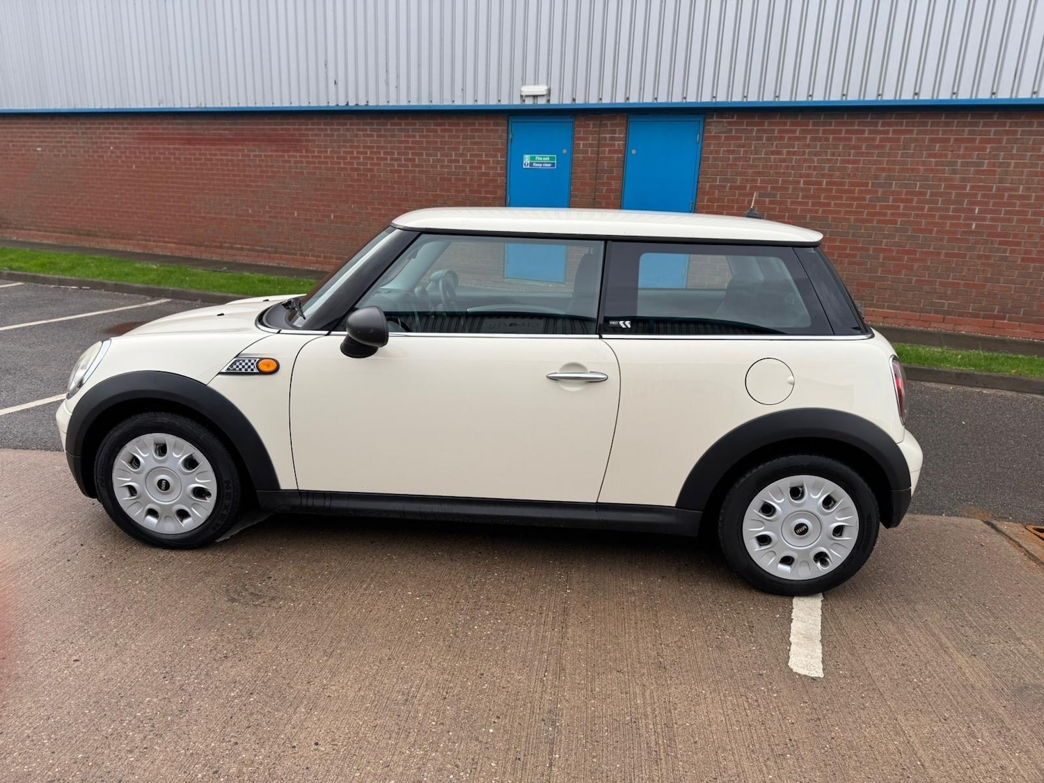 Used MINI Hatch 2009 for sale - 76992399: Photo 4