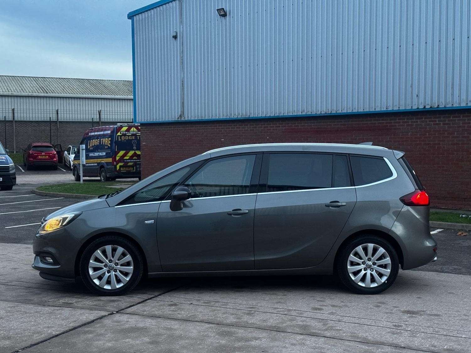 Used Vauxhall Zafira 2017 for sale - 77737975: Photo 3