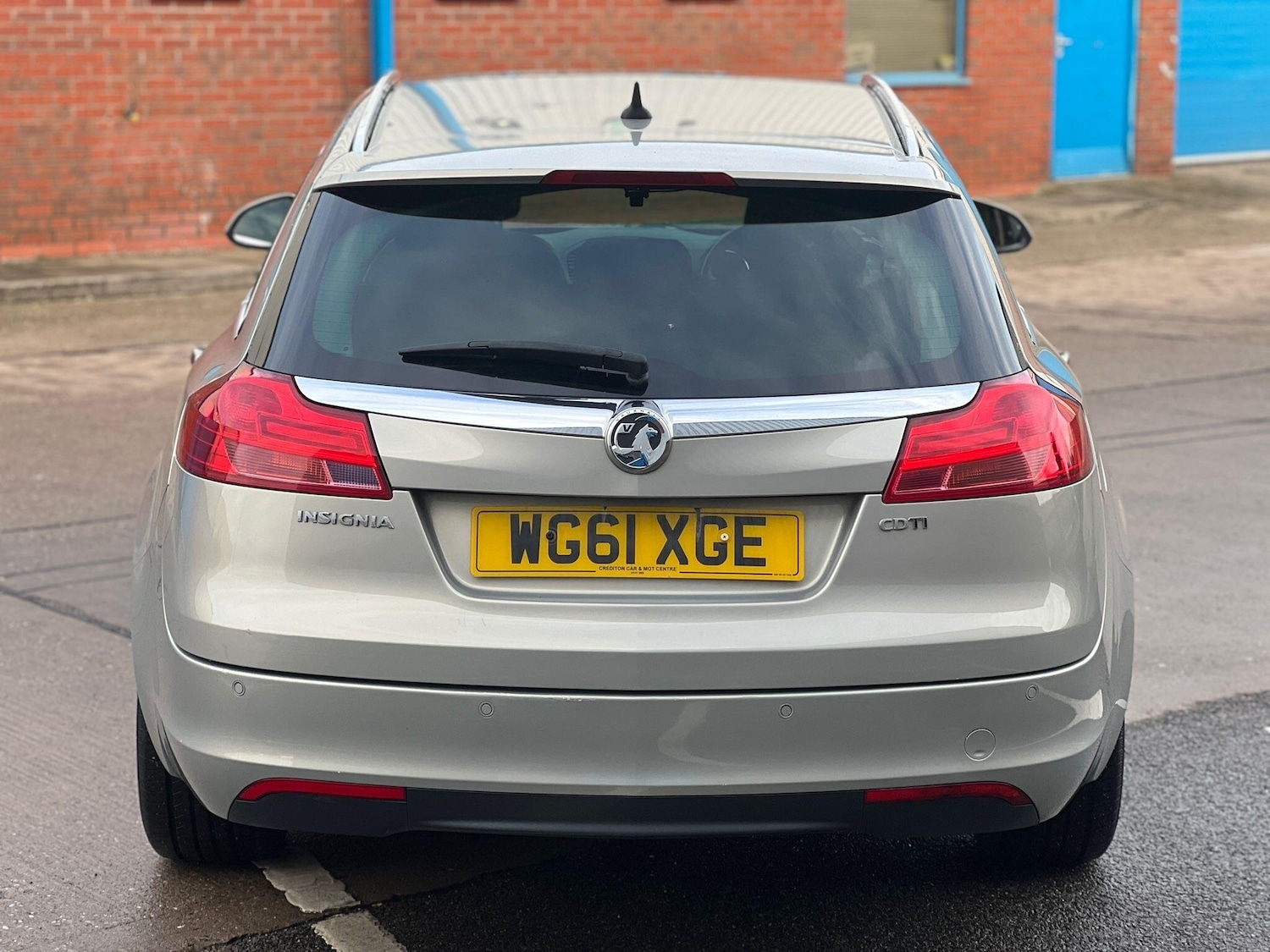 Used Vauxhall Insignia 2011 for sale - 76935769: Photo 2