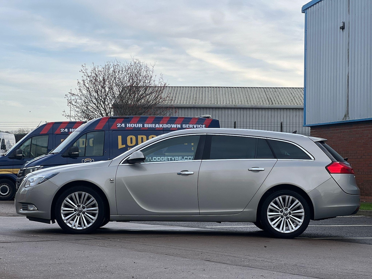Used Vauxhall Insignia 2011 for sale - 76935769: Photo 3