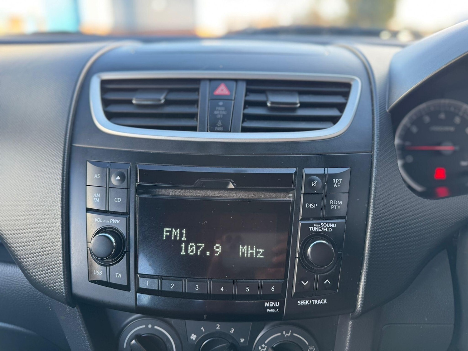 Used Suzuki Swift 2012 for sale - 76646180: Photo 15