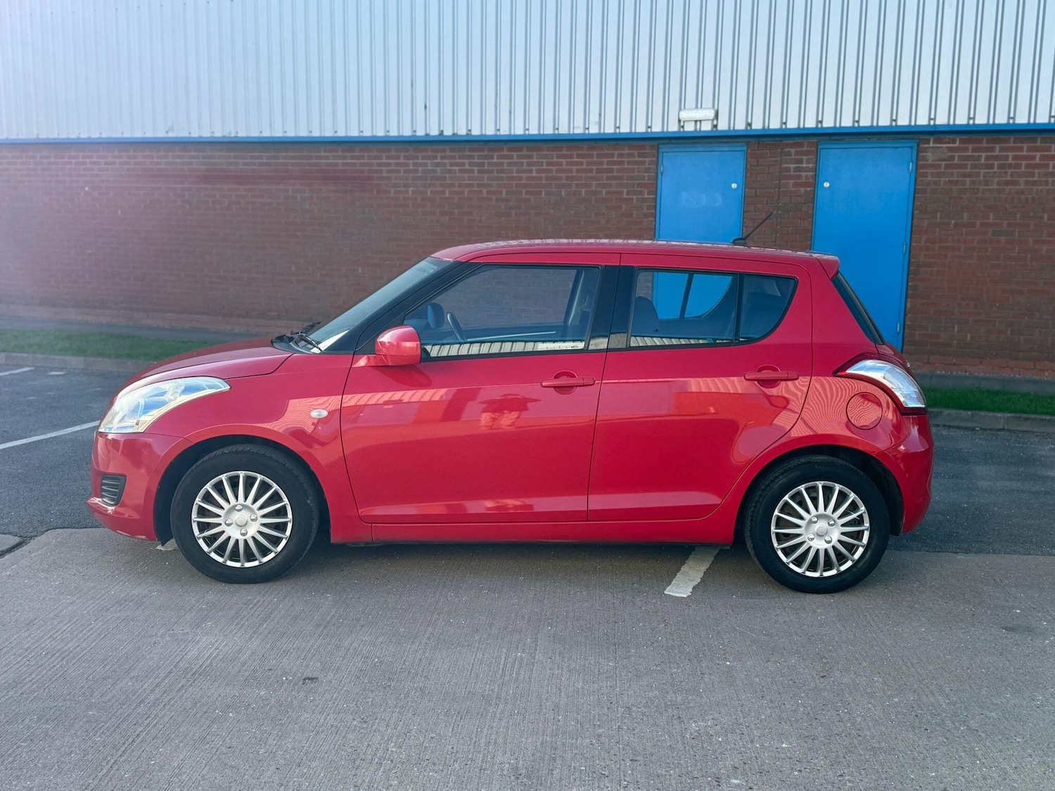 Used Suzuki Swift 2012 for sale - 76646180: Photo 3