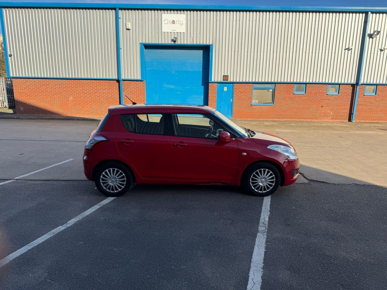 Used Suzuki Swift 2012 for sale - 76646180: Photo 4