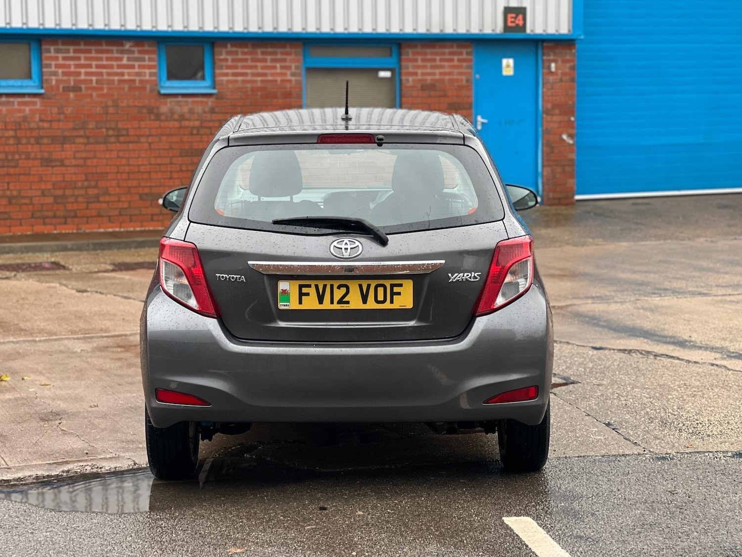 Used Toyota Yaris 2012 for sale - 76667146: Photo 2