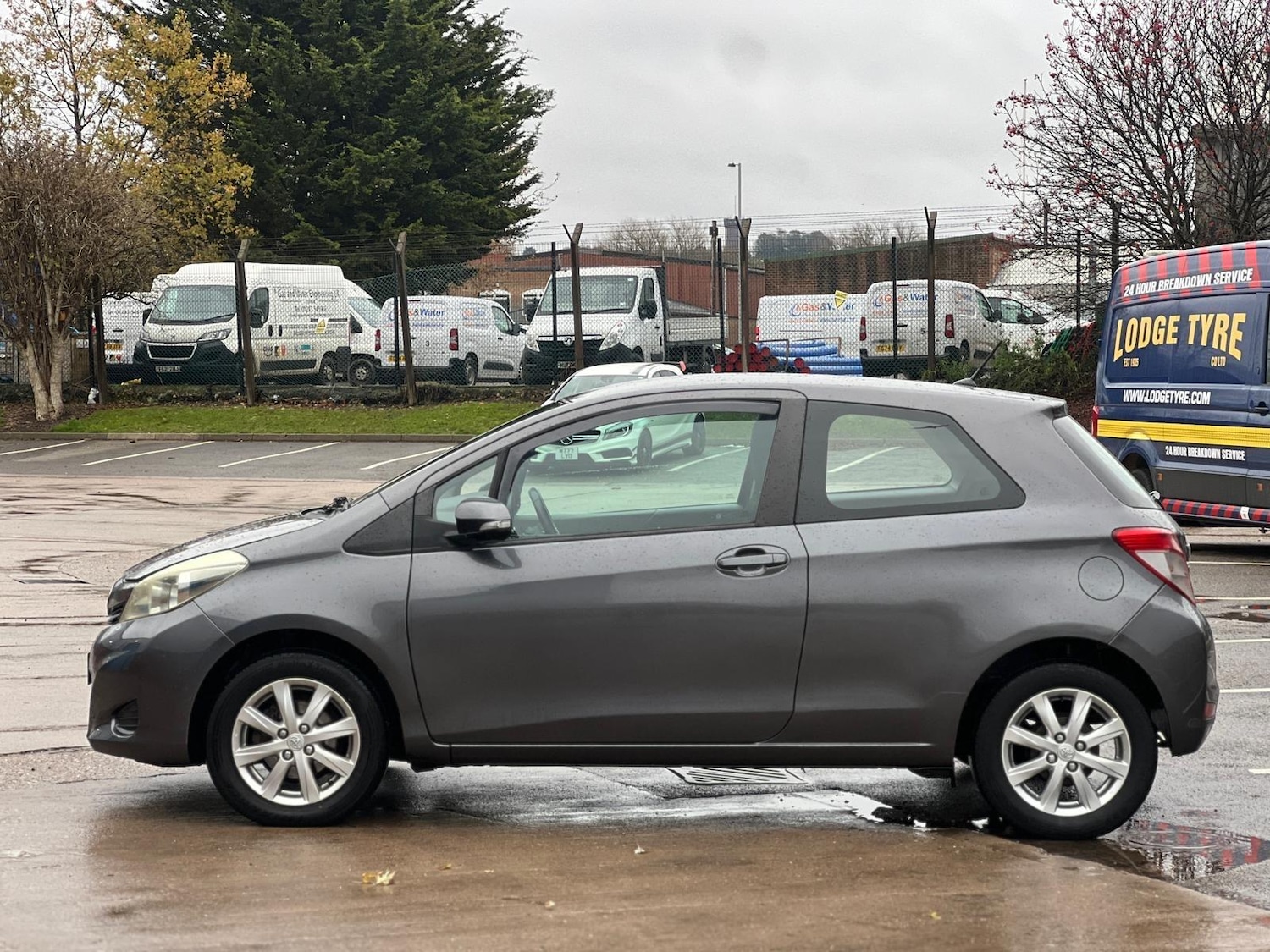 Used Toyota Yaris 2012 for sale - 76667146: Photo 3