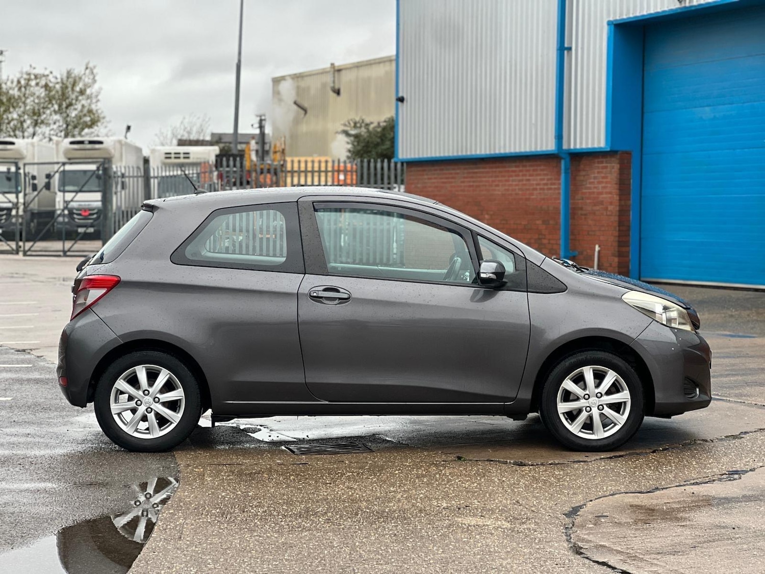 Used Toyota Yaris 2012 for sale - 76667146: Photo 4