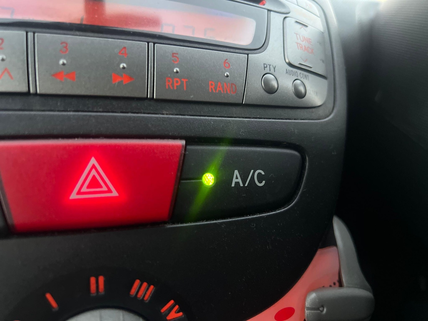 Used Peugeot 107 2012 for sale - 76607567: Photo 16