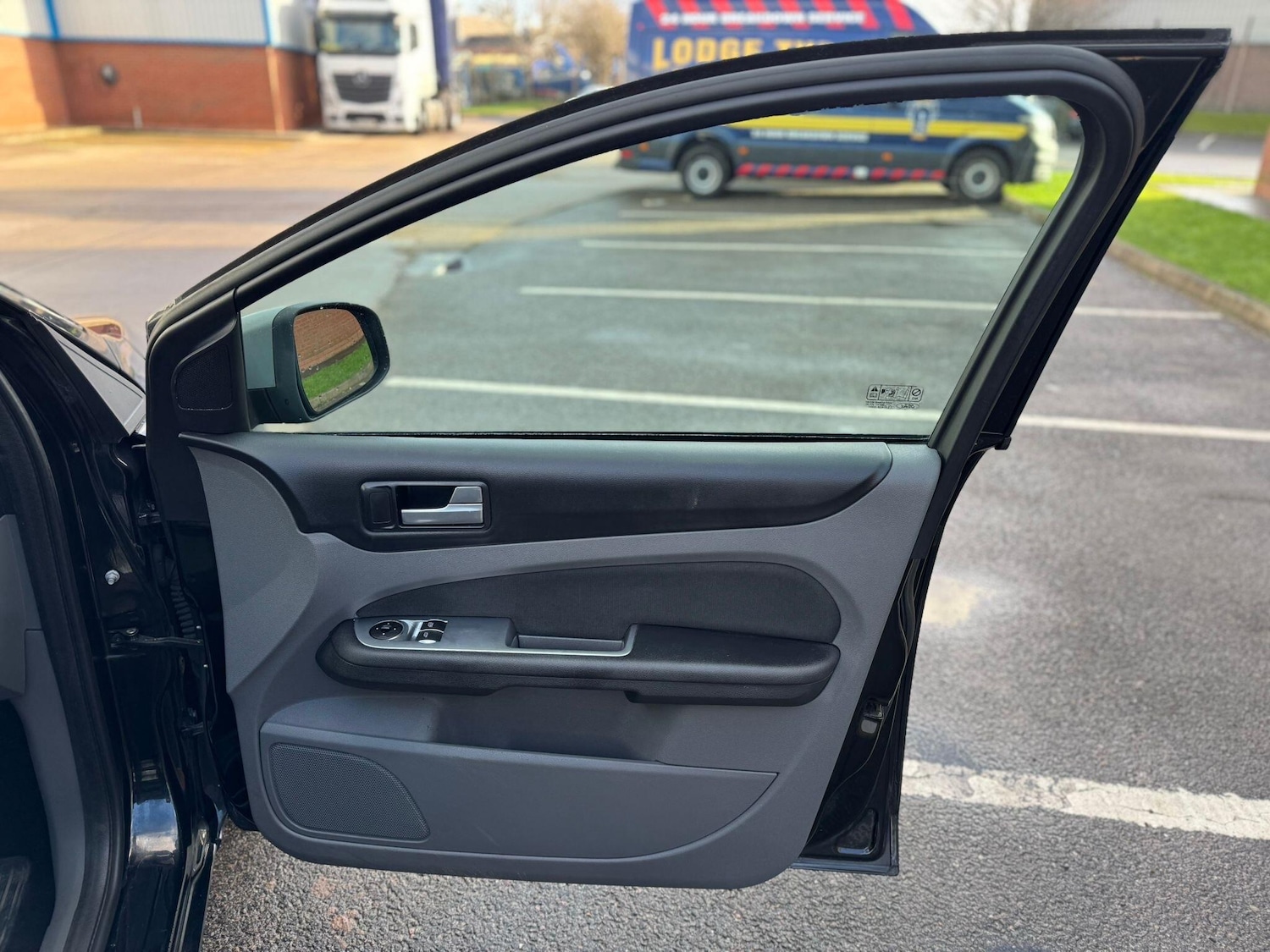 Used Ford Focus 2011 for sale - 77131610: Photo 19