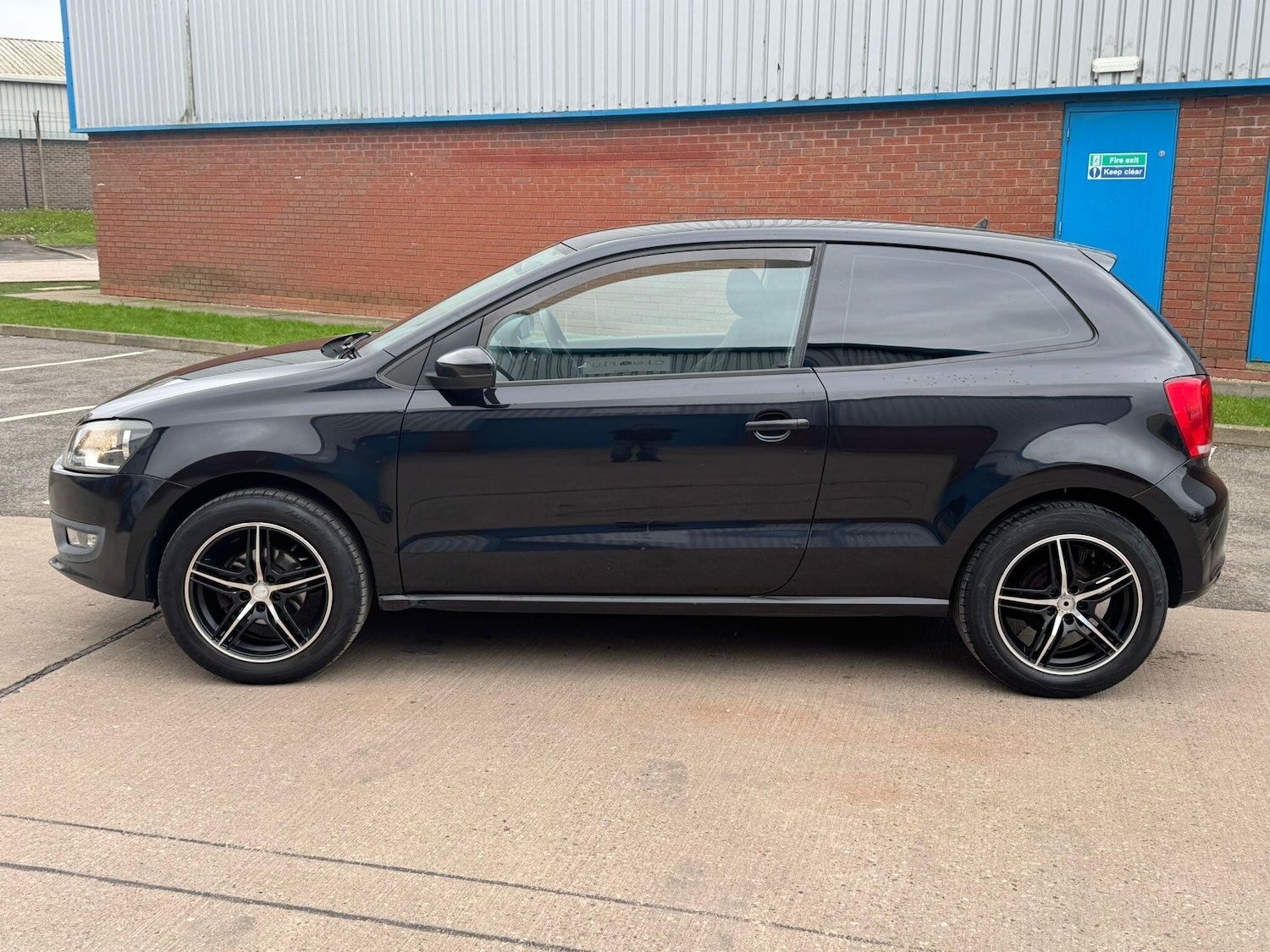 Used Volkswagen Polo 2010 for sale - 77538131: Photo 4