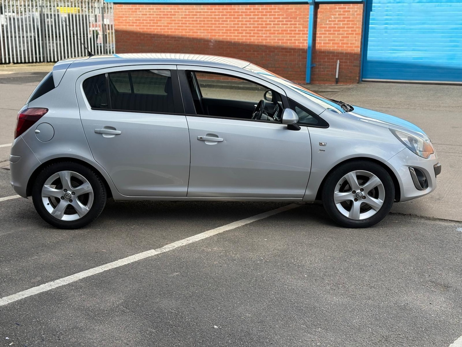 Used Vauxhall Corsa 2013 for sale - 77637738: Photo 3