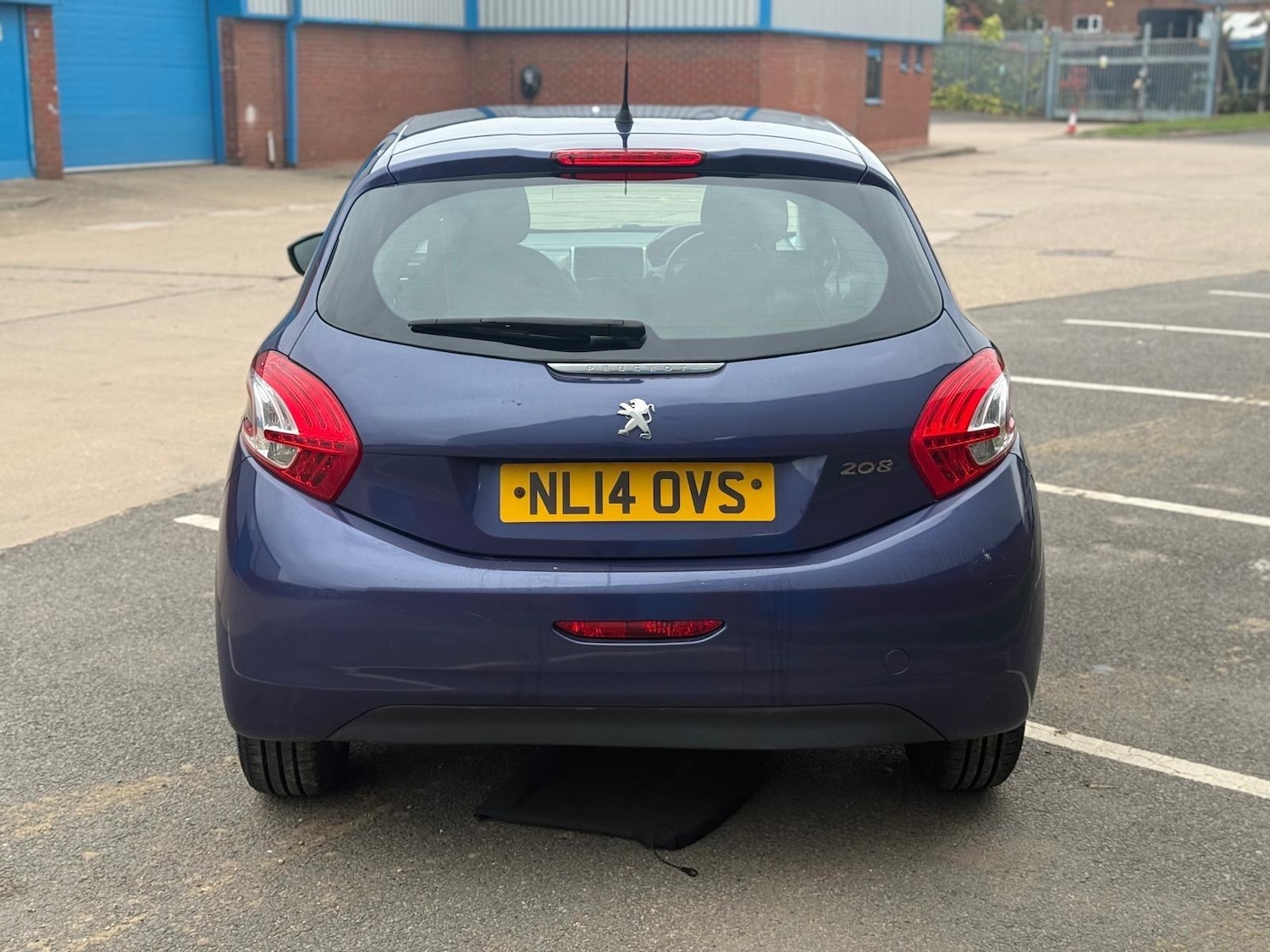 Used Peugeot 208 2014 for sale - 76317934: Photo 2