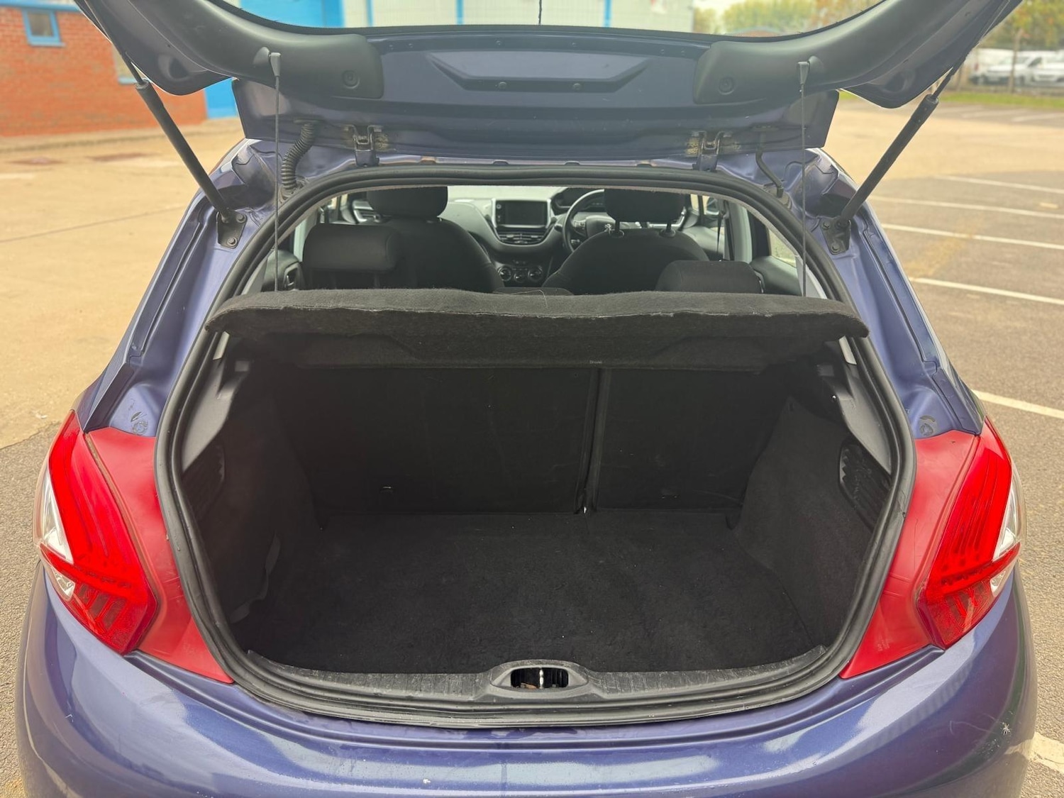 Used Peugeot 208 2014 for sale - 76317934: Photo 27