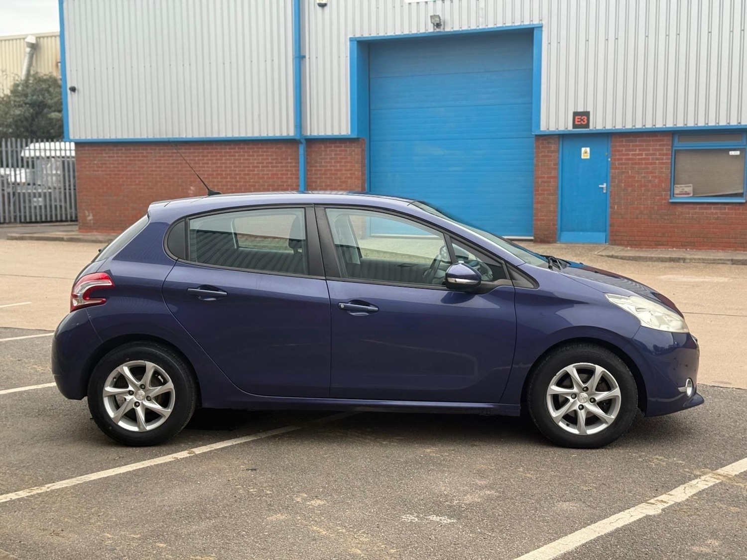 Used Peugeot 208 2014 for sale - 76317934: Photo 3