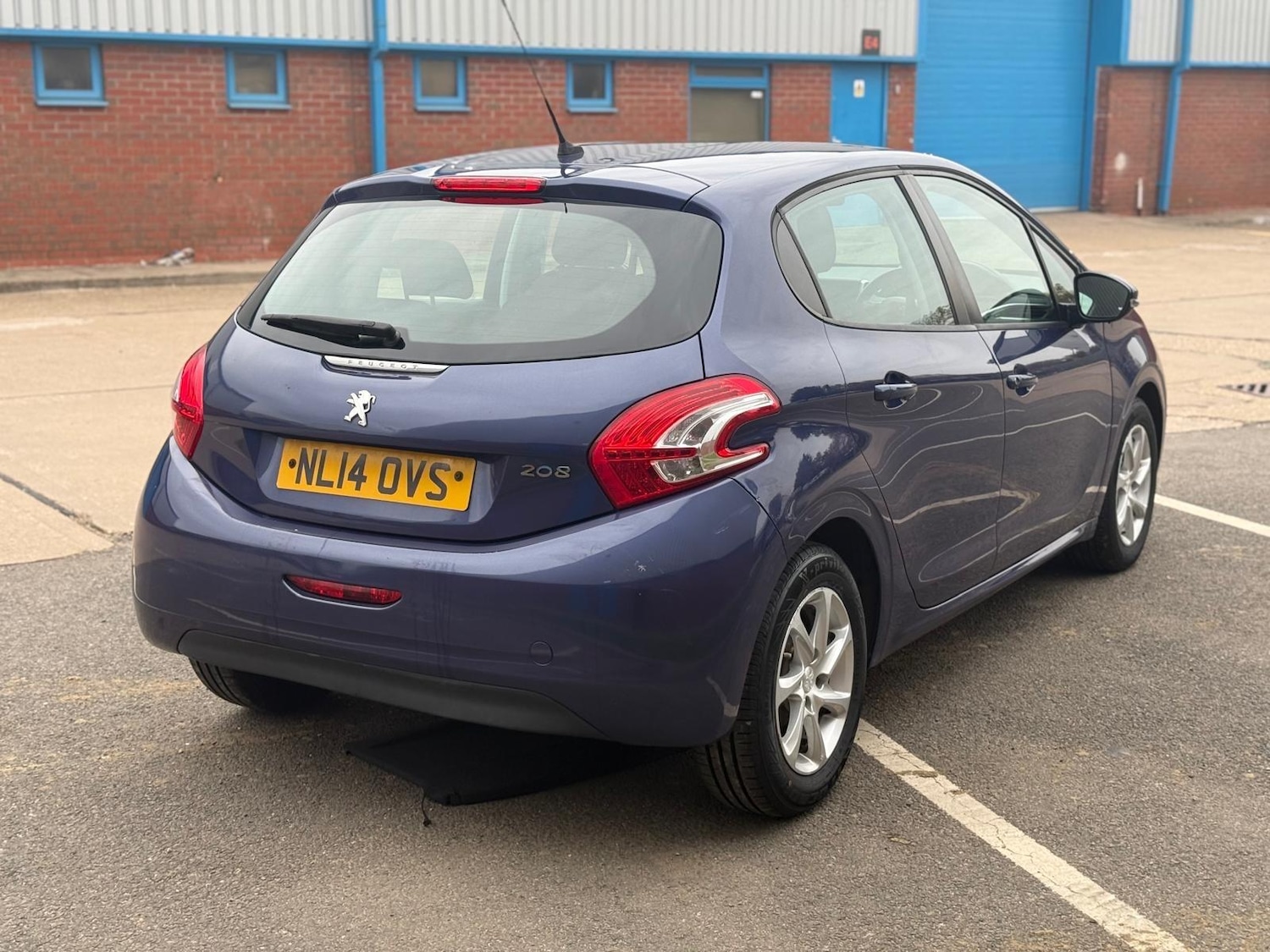 Used Peugeot 208 2014 for sale - 76317934: Photo 6