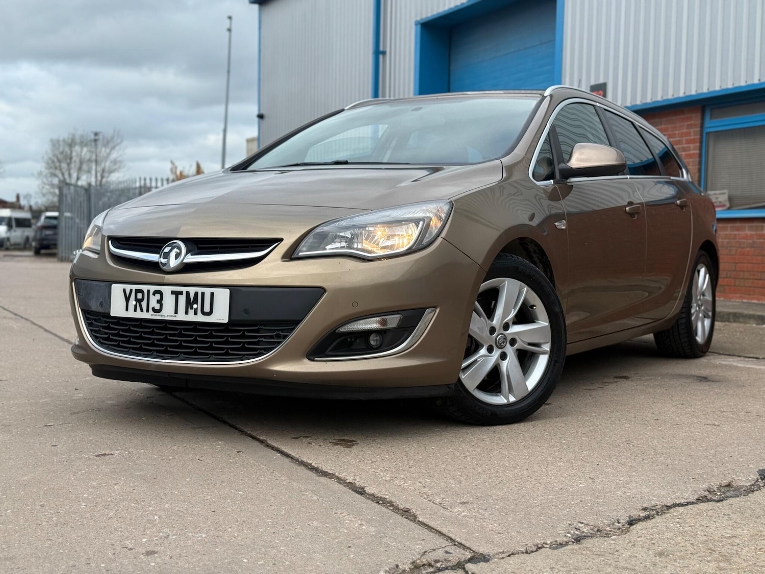 Used Vauxhall Astra 2013 for sale - 77658452: Photo 3