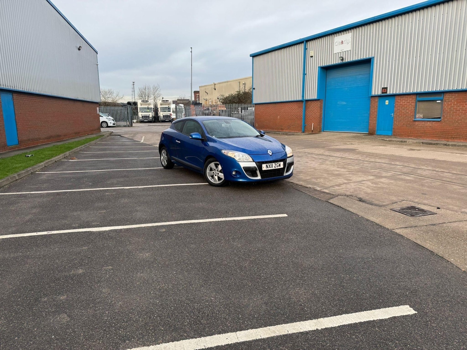 Used Renault Megane 2011 for sale - 77203910: Photo 11