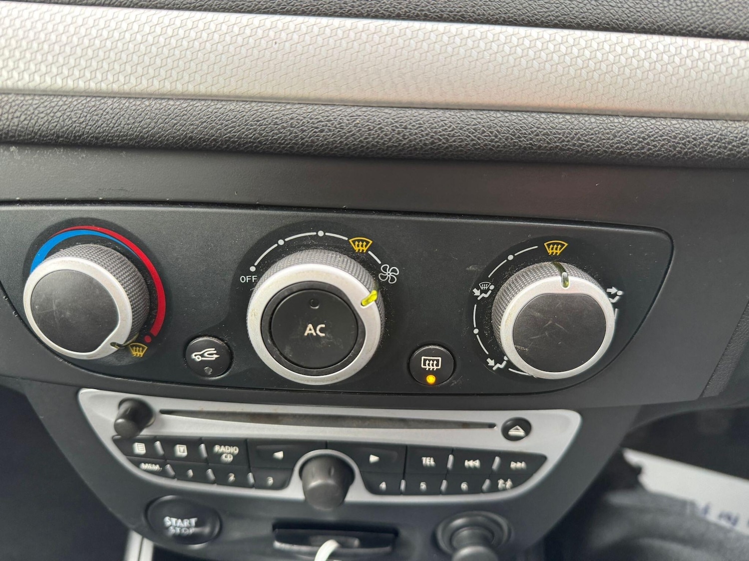 Used Renault Megane 2011 for sale - 77203910: Photo 23