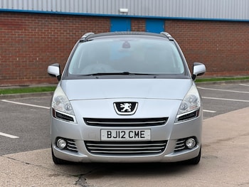Peugeot - 5008