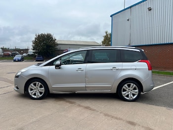 Used Peugeot 5008 2012 for sale - 76239266: Photo 4