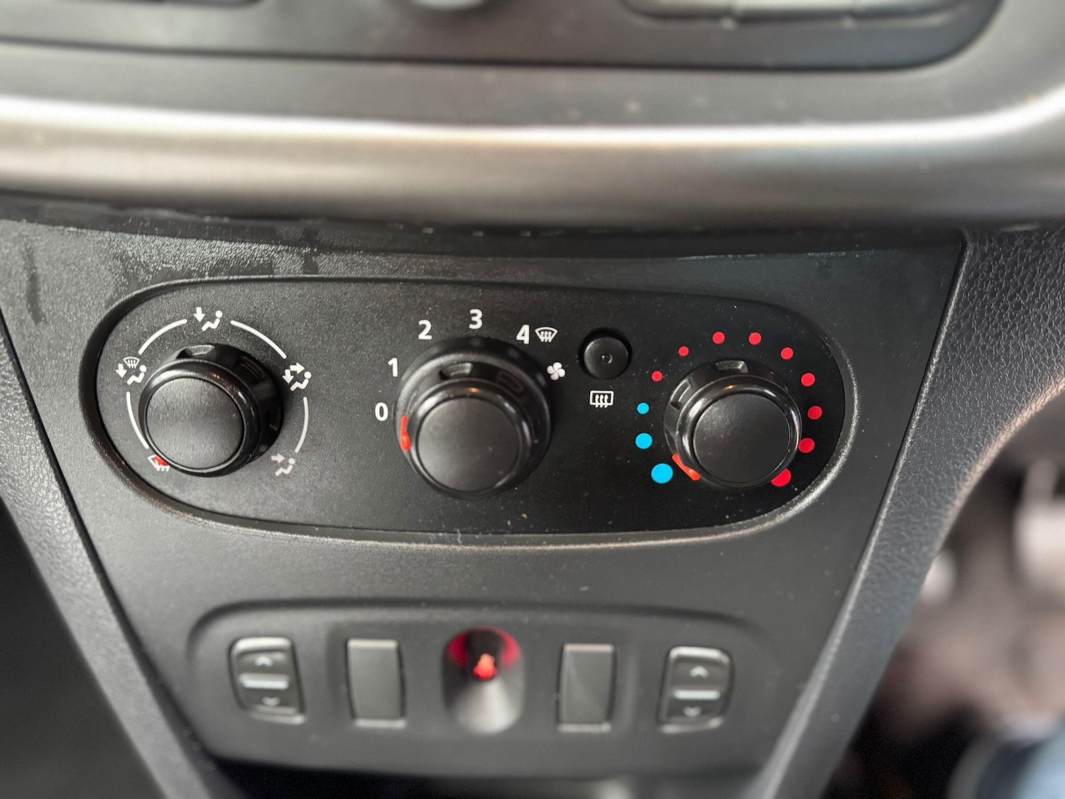 Used Dacia Sandero Stepway 2014 for sale - 77386863: Photo 16