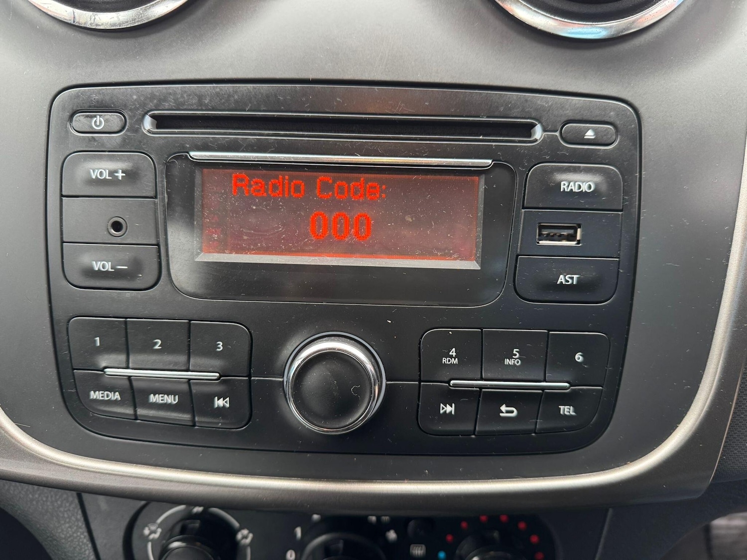 Used Dacia Sandero Stepway 2014 for sale - 77386863: Photo 18