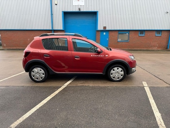Used Dacia Sandero Stepway 2014 for sale - 77386863: Photo